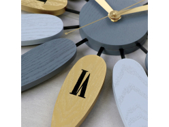 drevene-designove-hodiny-zlate-sede-nastenne-hodiny-mpm-blossom-woody