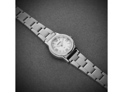 damske-modne-hodinky-weiqin-weiquin-meridia-a-kovove-puzdro-biely-strieborny-cifernik