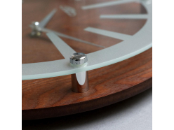 nastenne-drevene-hodiny-hnede-prim-wood-singular-a