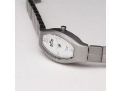 damske-hodinky-mpm-w02m-10332-a-titanove-pouzdro-bily-ciselnik